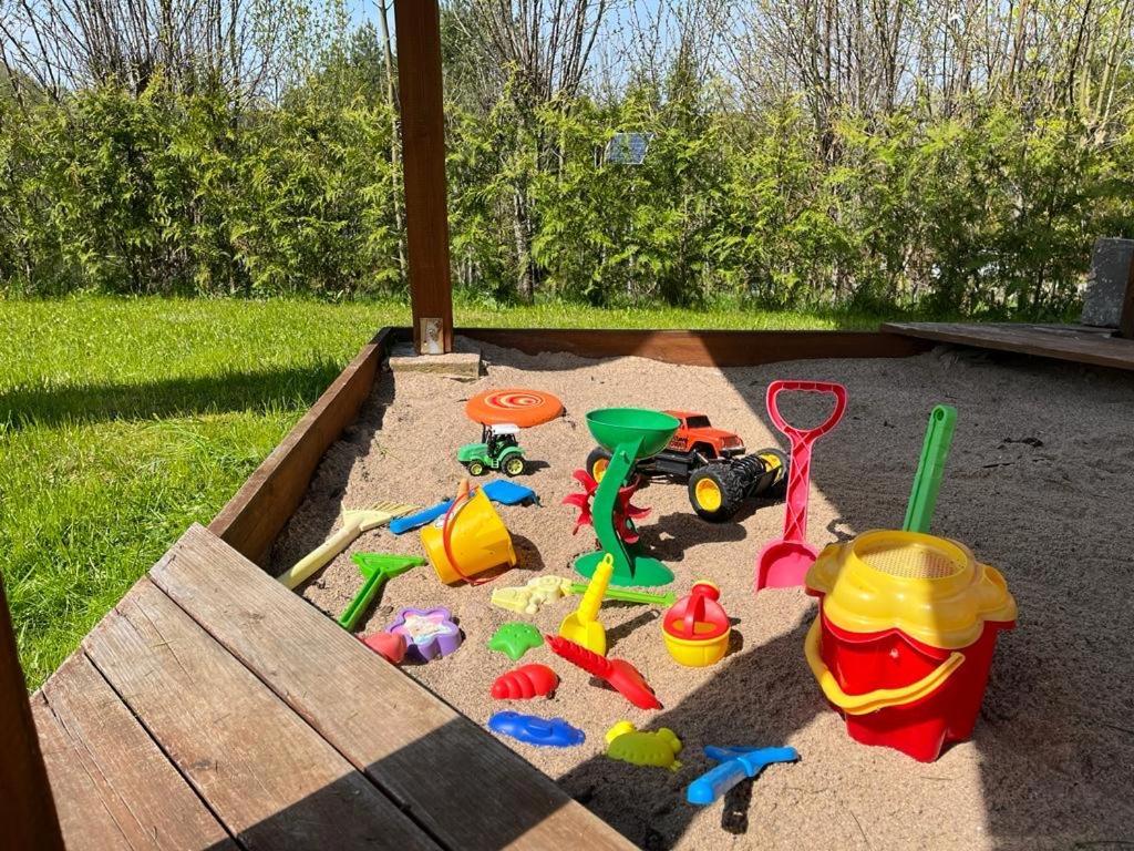 Domek Z Kominkiem Nad Jeziorem Z Jacuzzi Ogrodowym Sumowo  Exterior photo
