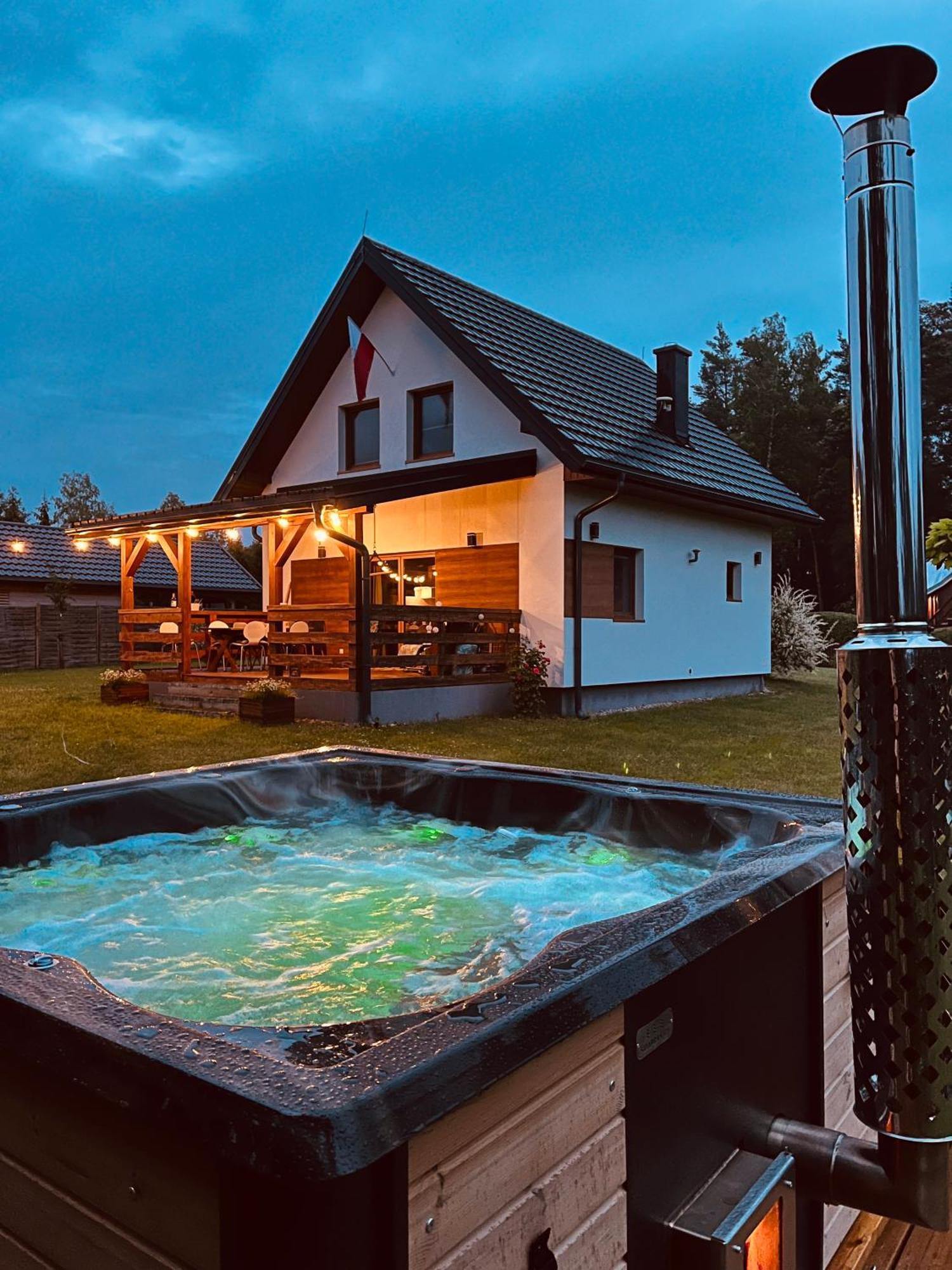 Domek Z Kominkiem Nad Jeziorem Z Jacuzzi Ogrodowym Sumowo  Exterior photo